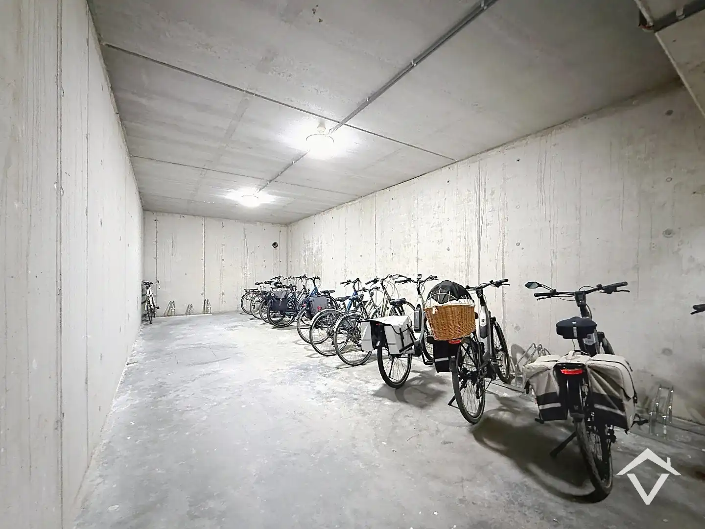 Prachtige penthouse met twee slaapkamers, autostaanplaats en zonnig terras te Rumbeke foto 23