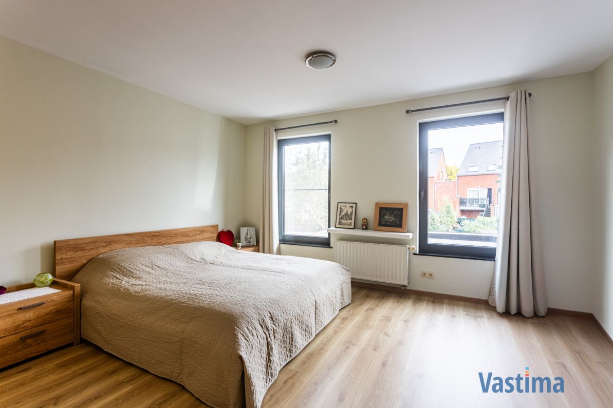 Instapklare stadswoning met tuin: ruimte, licht en comfort in één foto 11