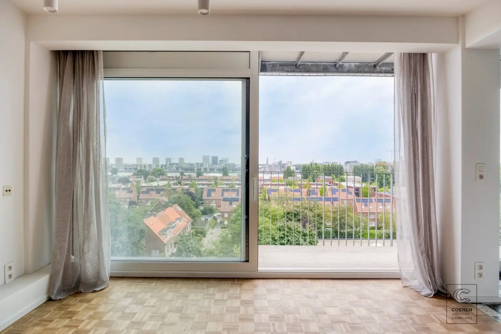 Volledig gerenoveerd appartement op toplocatie te Linkeroever  foto 4
