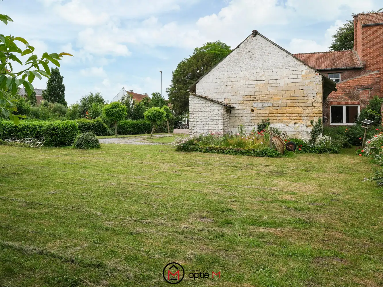 Te renoveren gezinswoning te koop in Bilzen-Hoeselt – met ruime tuin, garage en vijf slaapkamers foto 7