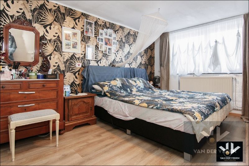 RUIME, GOED ONDERHOUDEN WONING MET 3 SLPK NABIJ TONGEREN-CENTRUM foto 19