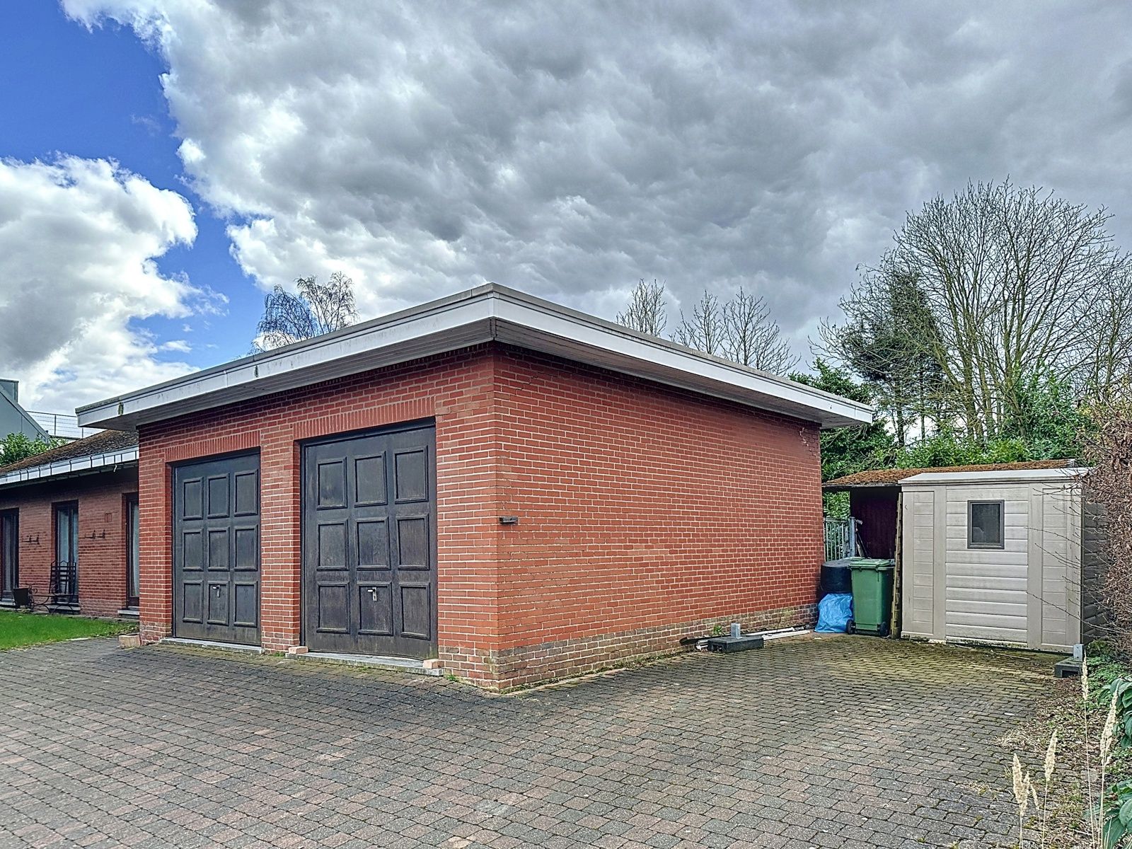 Projectgrond met af te breken woning foto 7