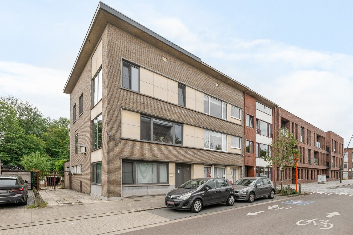 Groot 2 slaapkamer appartement met terras in een doodlopende straat in het centrum van Wijnegem! foto 15