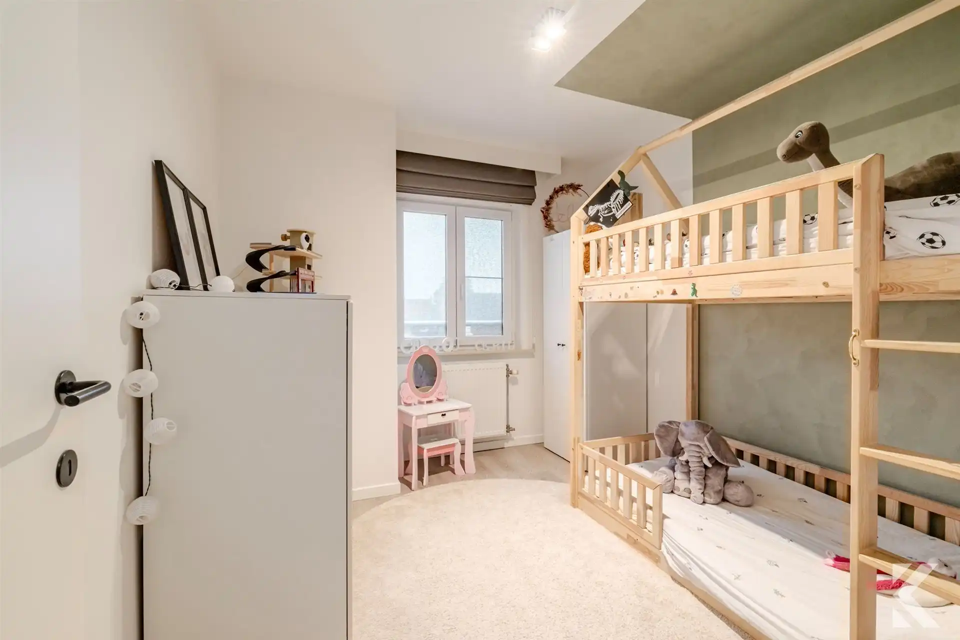 Lichtrijke duplex, 2 slpk., prachtige keuken & badkamer foto 9