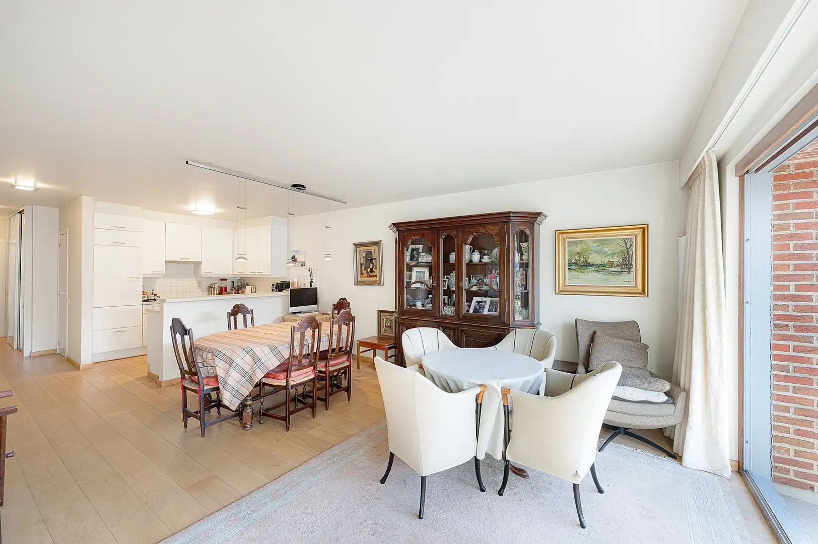 Lichtrijk appartement op enkele stappen van de Dumortierlaan. foto 12