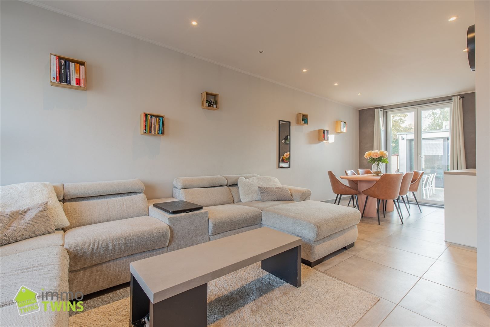 Gerenoveerde woning met loods, oprit en tuin te Grembergen foto 3