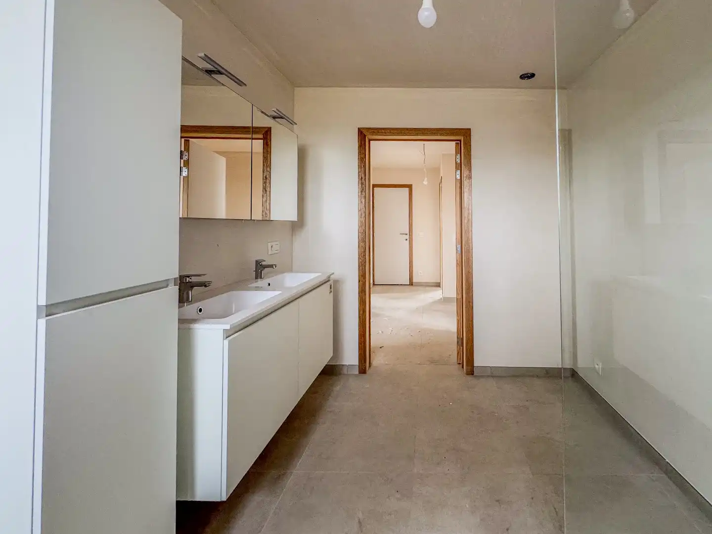 Nieuwbouwwoning met 4 slaapkamers, carport en tuin foto 16