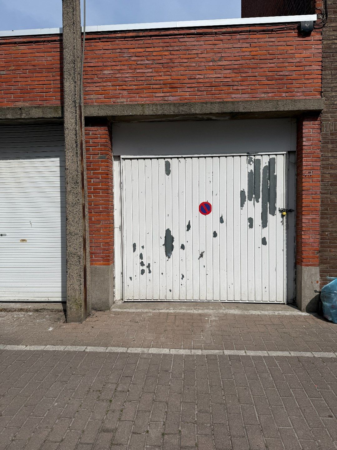 1 afgesloten gemetste garage te Roeselare  foto 2