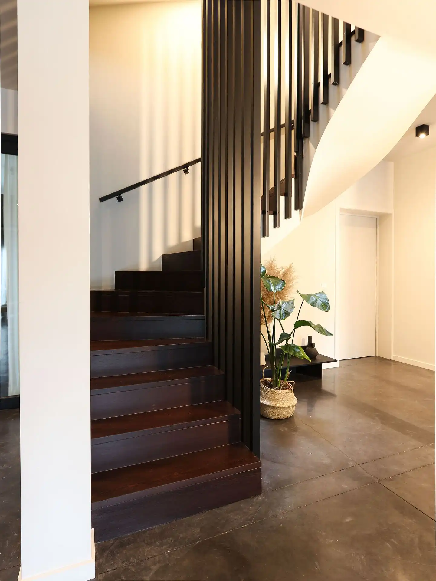 Gemeubelde studio in modern project 'The Doorn House' foto 15