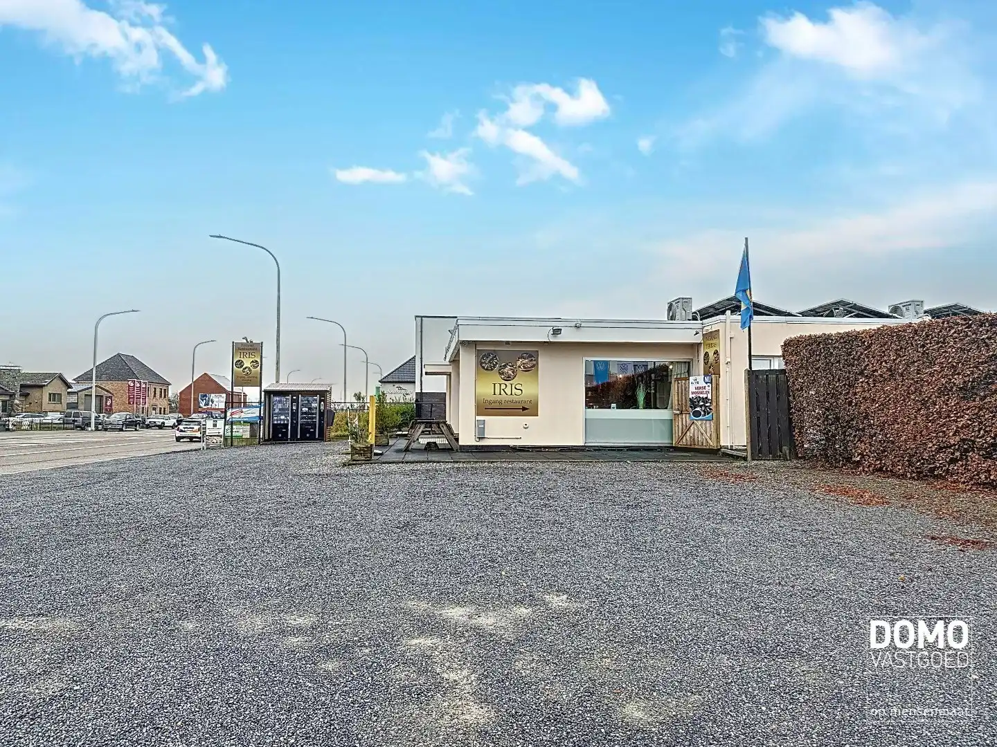 Handelshuis gunstig gelegen te Herk-De-Stad, momenteel ingericht als frituur foto 3