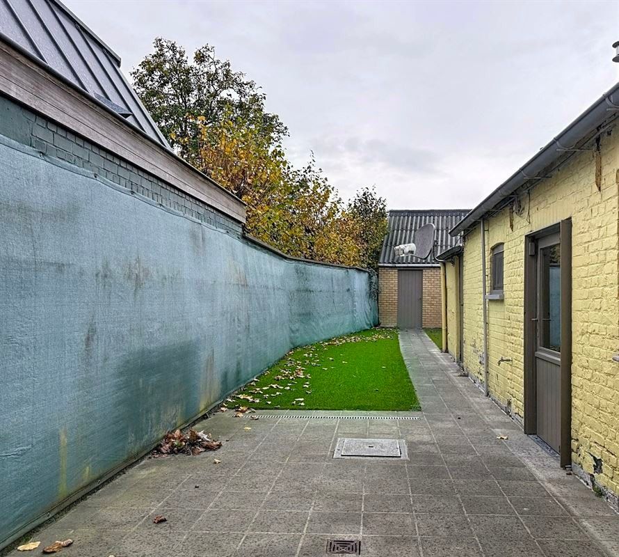 Ruime gezinswoning met grote garage en lange oprit in Dudzele foto 8