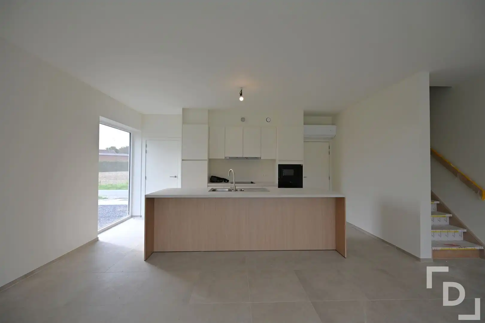 Afgewerkte nieuwbouwwoning  in hartje Proven. foto 5