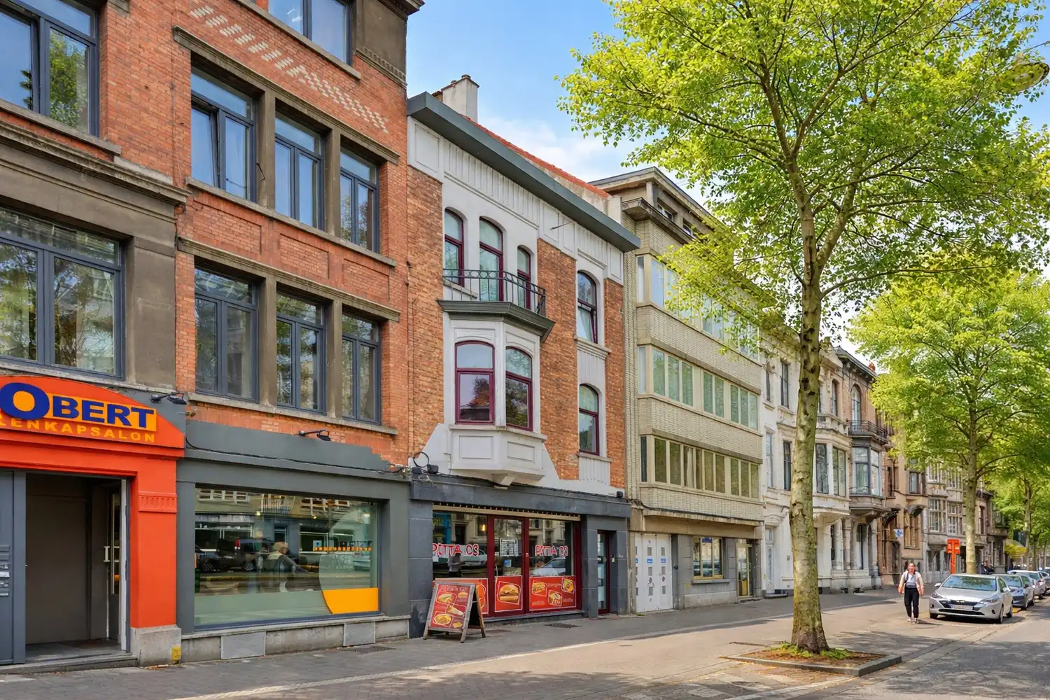 Appartementsgebouw met 1 commerciële ruimte, 2 twee slaapkamer appartementen en 1 studio op wandelafstand van Sint-Pietersstation foto 29