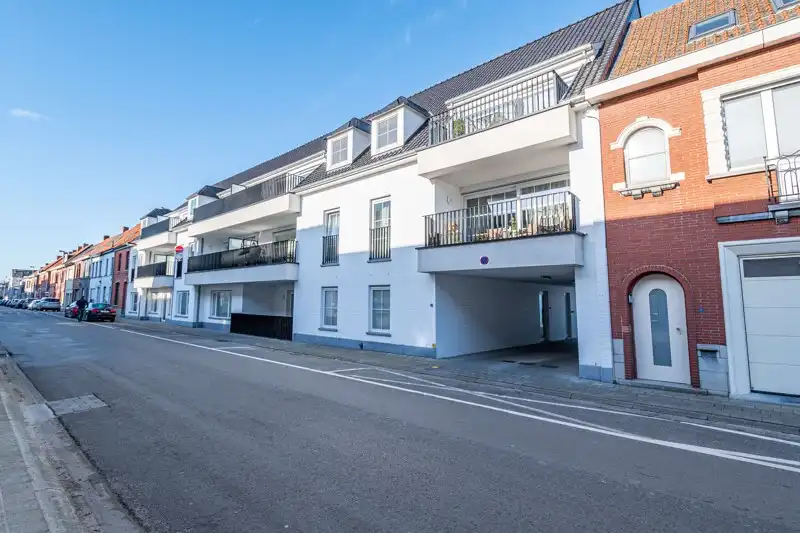 Jong, energiezuinig en modern tweeslaapkamer appartement met mooi terras op de tweede verdieping van residentie Aimé en André in hartje Waregem! foto 15