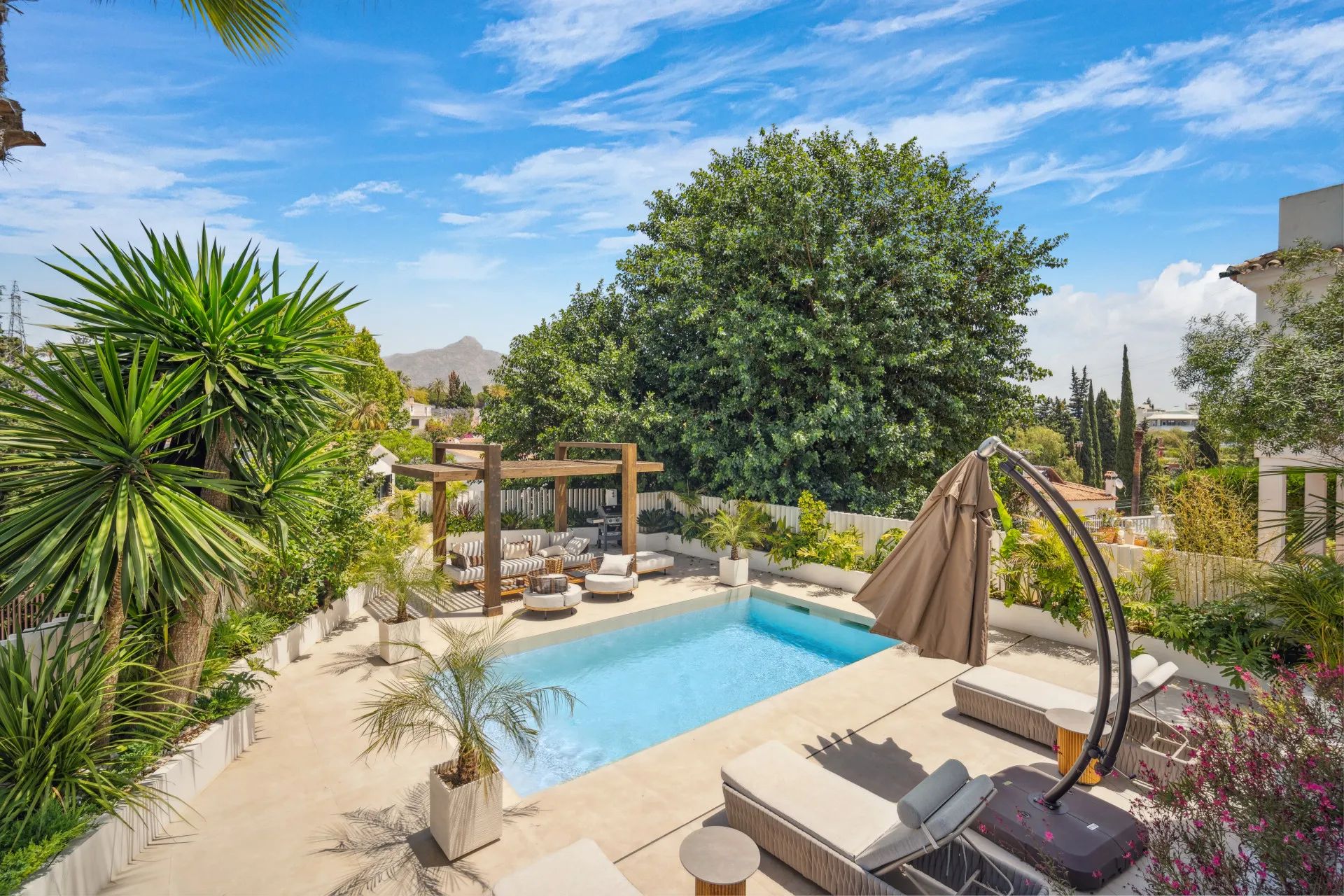 Ervaar ultieme luxe: exclusieve villa met infinity pool en panoramisch uitzicht in Nueva Andalucia foto 27