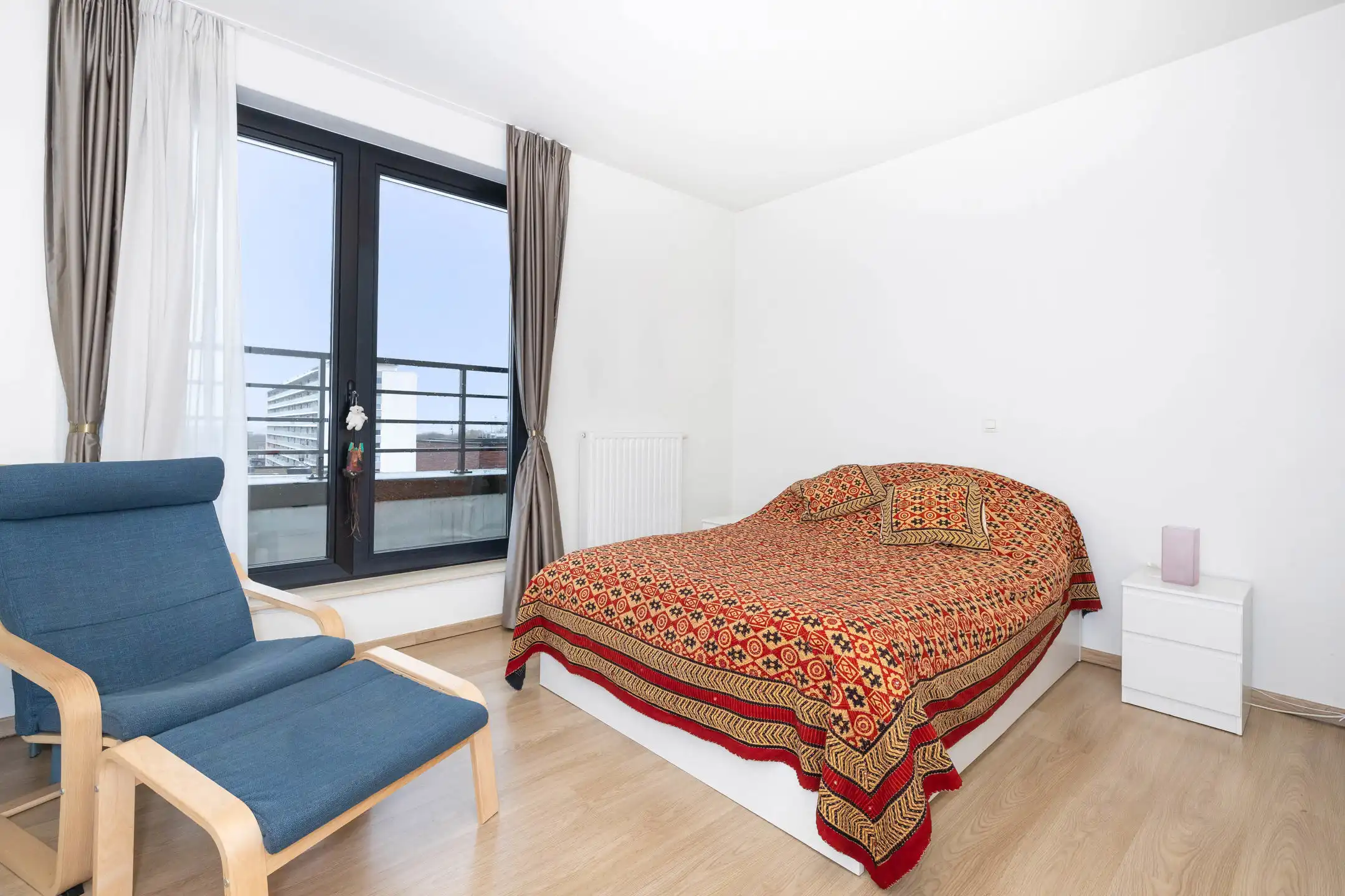 NATO - 3 slaapkamers appartement + P foto 18