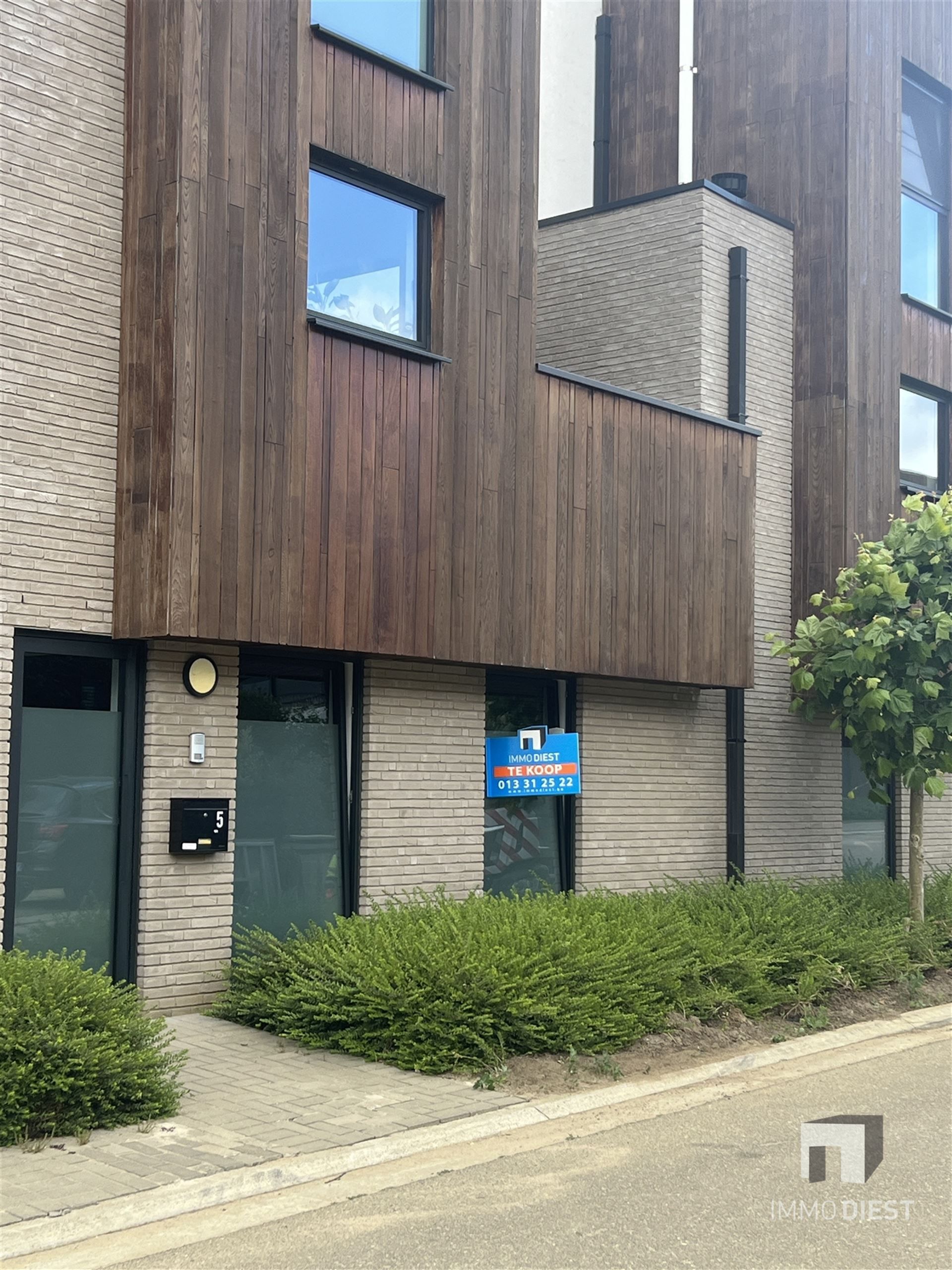 Modern gelijkvloers appartement foto 2