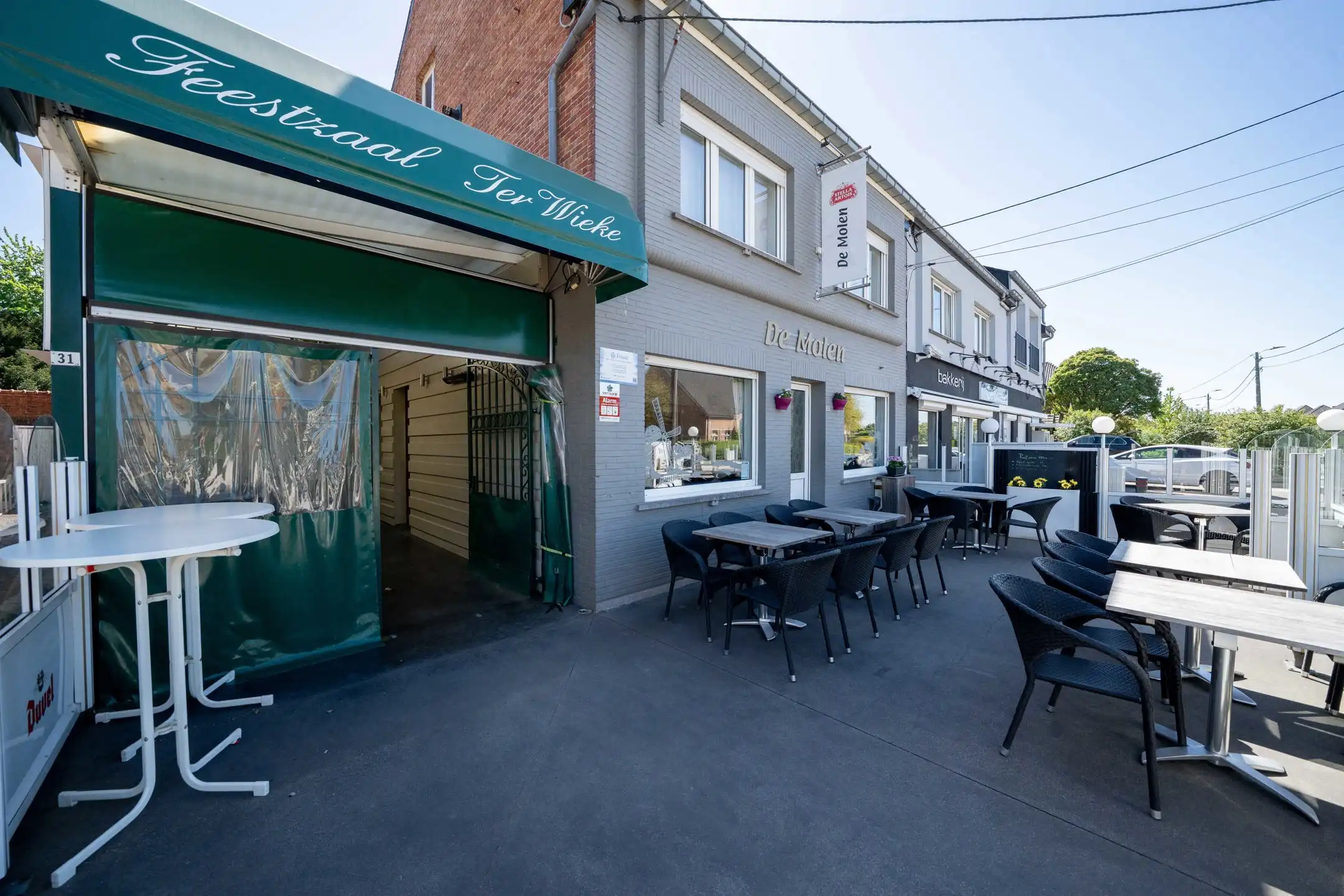 Zeer rendabele feestzaal met café en woonst foto 3