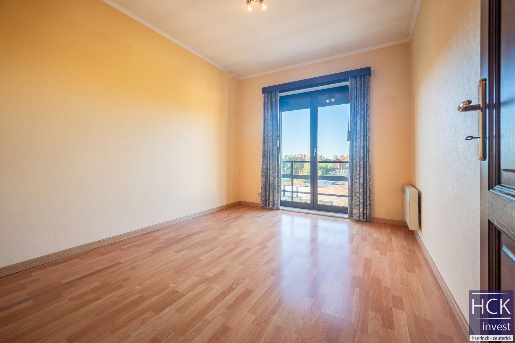 DEINZE - Luxueus afgewerkt APP. met 2 SLPK. én garagebox op toplocatie foto 13