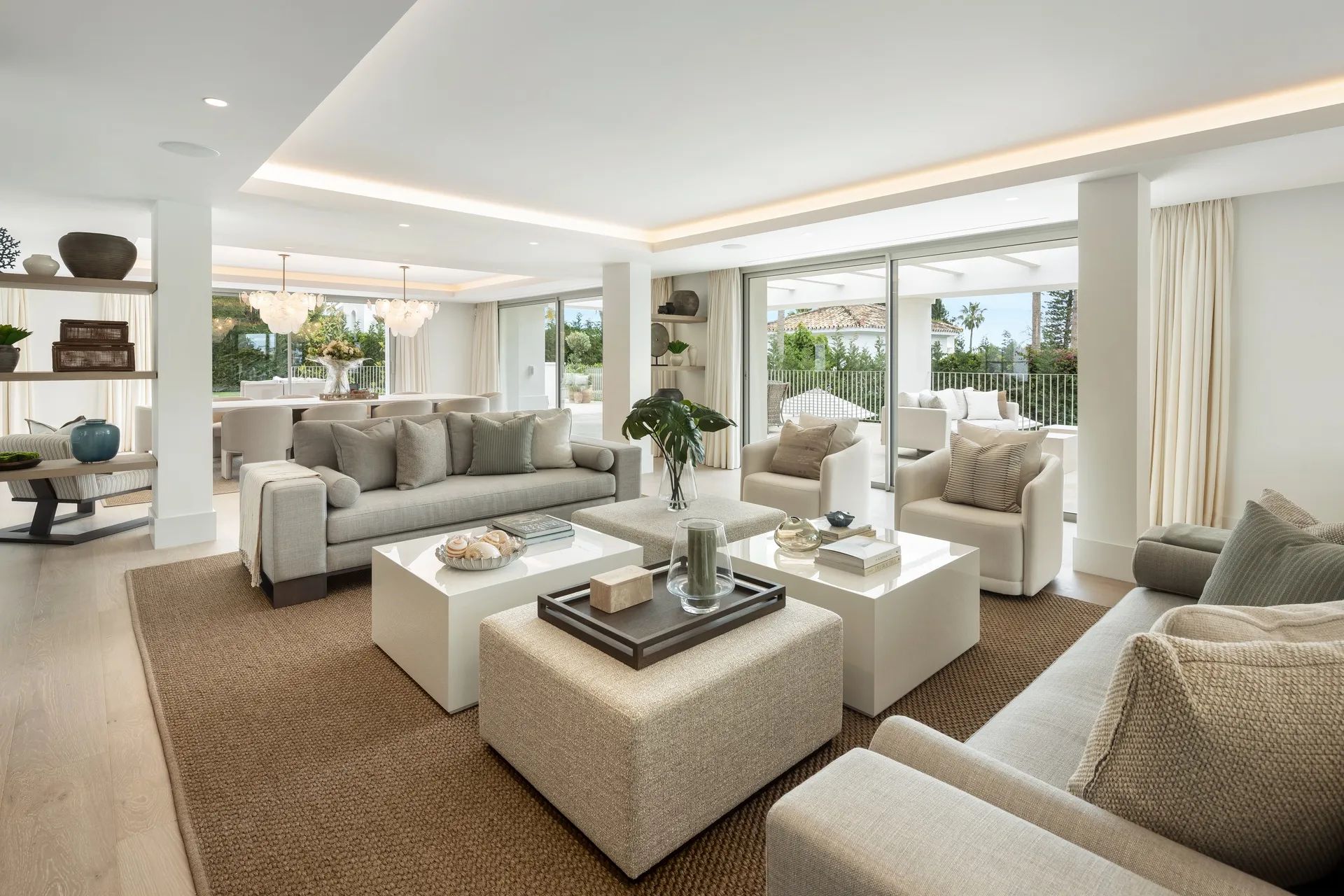 Iconische villa in Marbella’s toplocatie – instapklaar meesterwerk met tennisbaan, spa en cinema foto 3