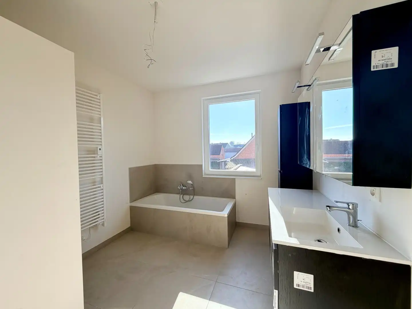 Uitzonderlijk ruime halfopen woning! foto 19