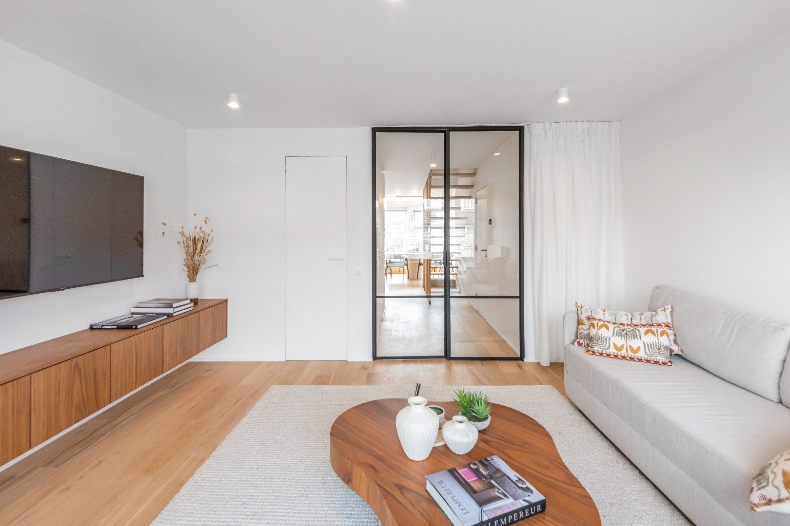Instapklaar, totaal gerenoveerd doorzon duplex dakappartement met twee zonneterrassen foto 6