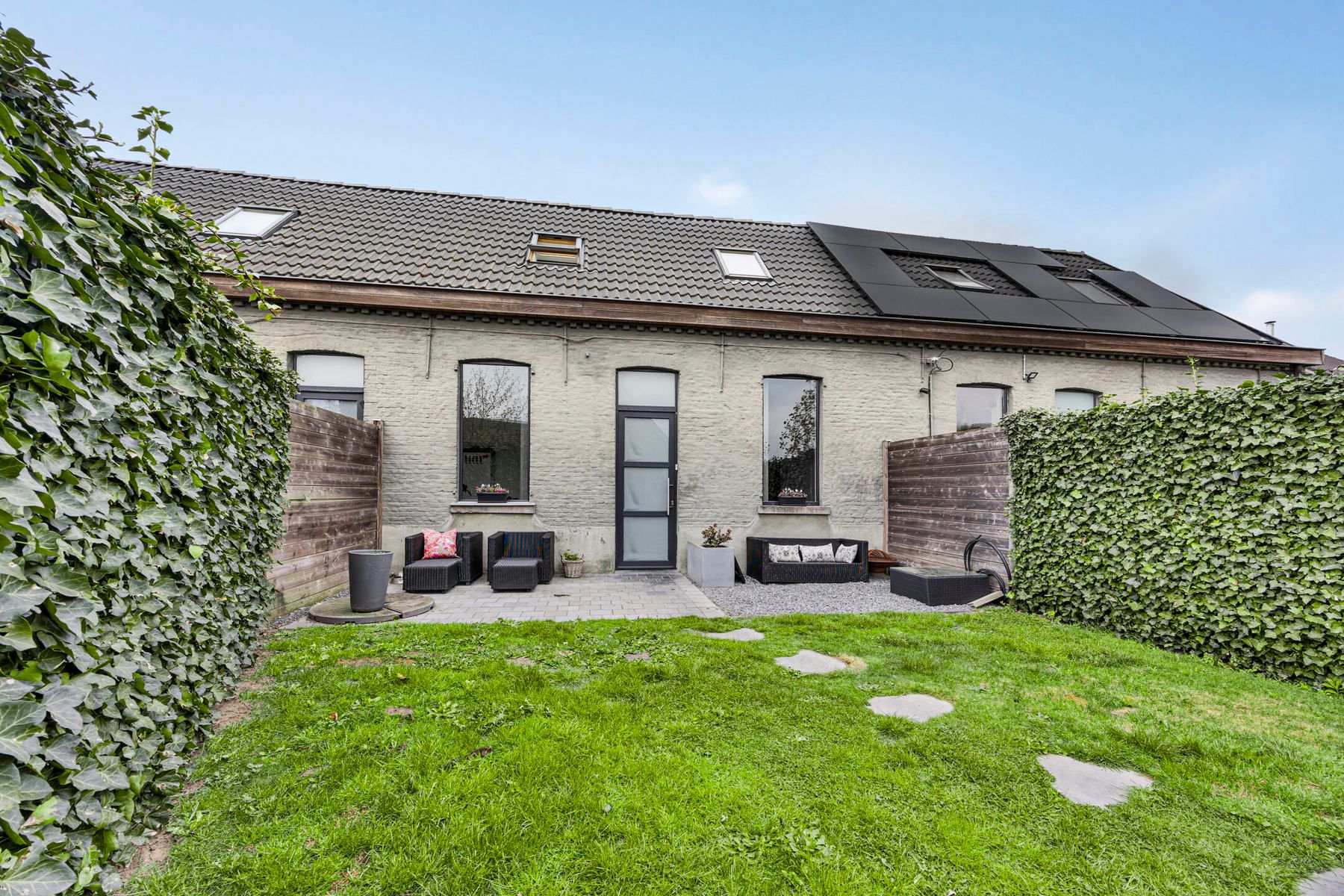 Instapklare starterswoning met parkeerplaats en hobbyruimte foto 13