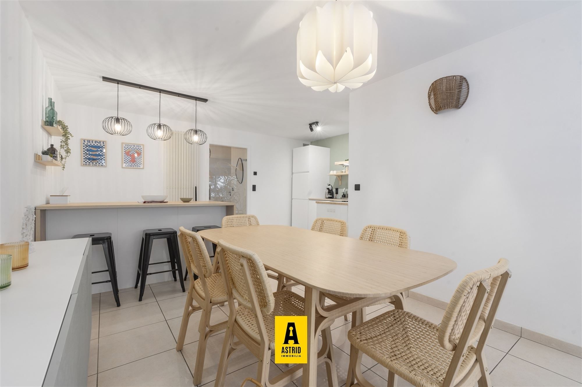 Instapklaar zonnig 2-slaapkamerappartement en garage in Bredene foto 5