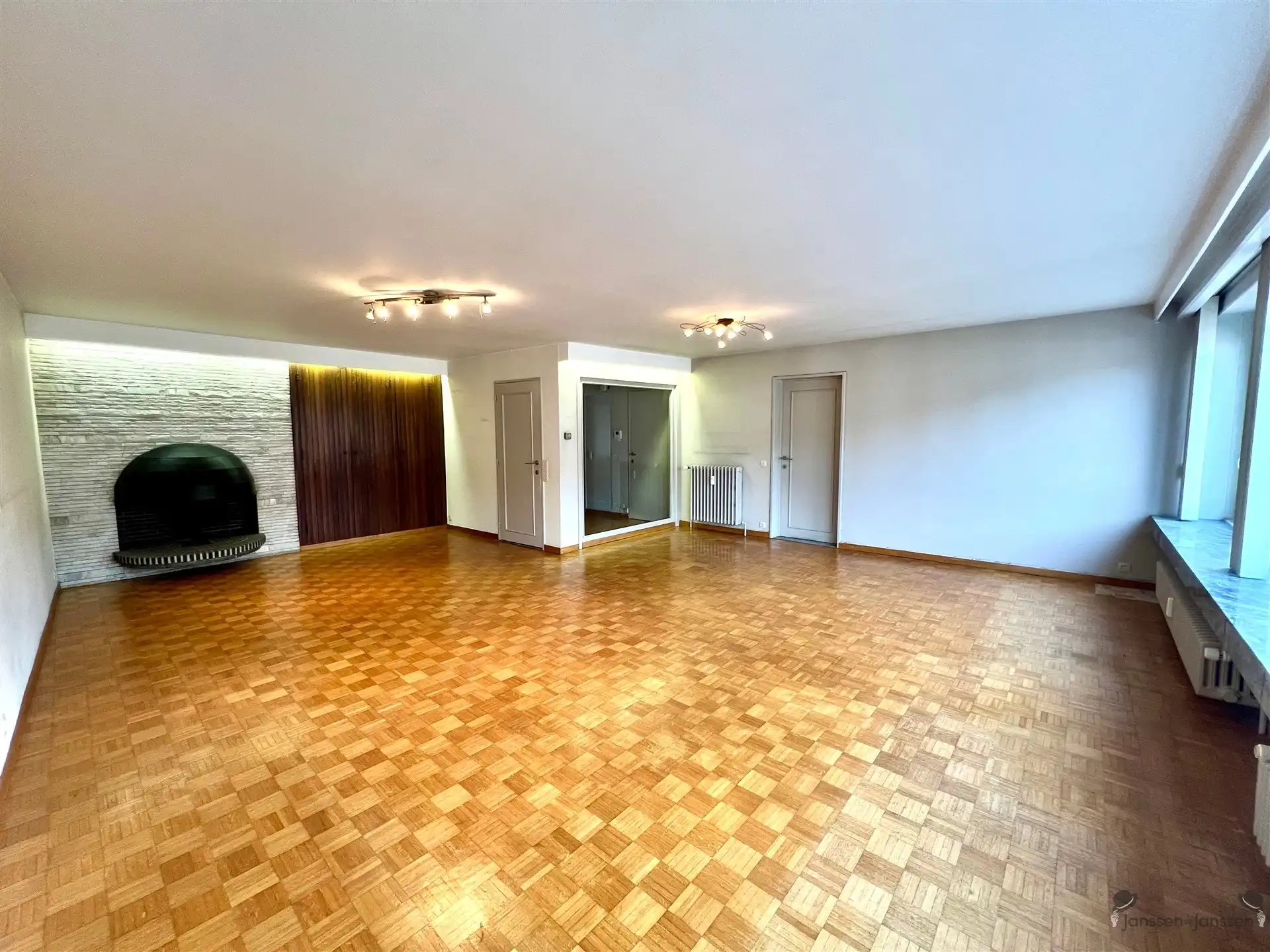 Centraal gelegen appartement op de 2de v  foto 2