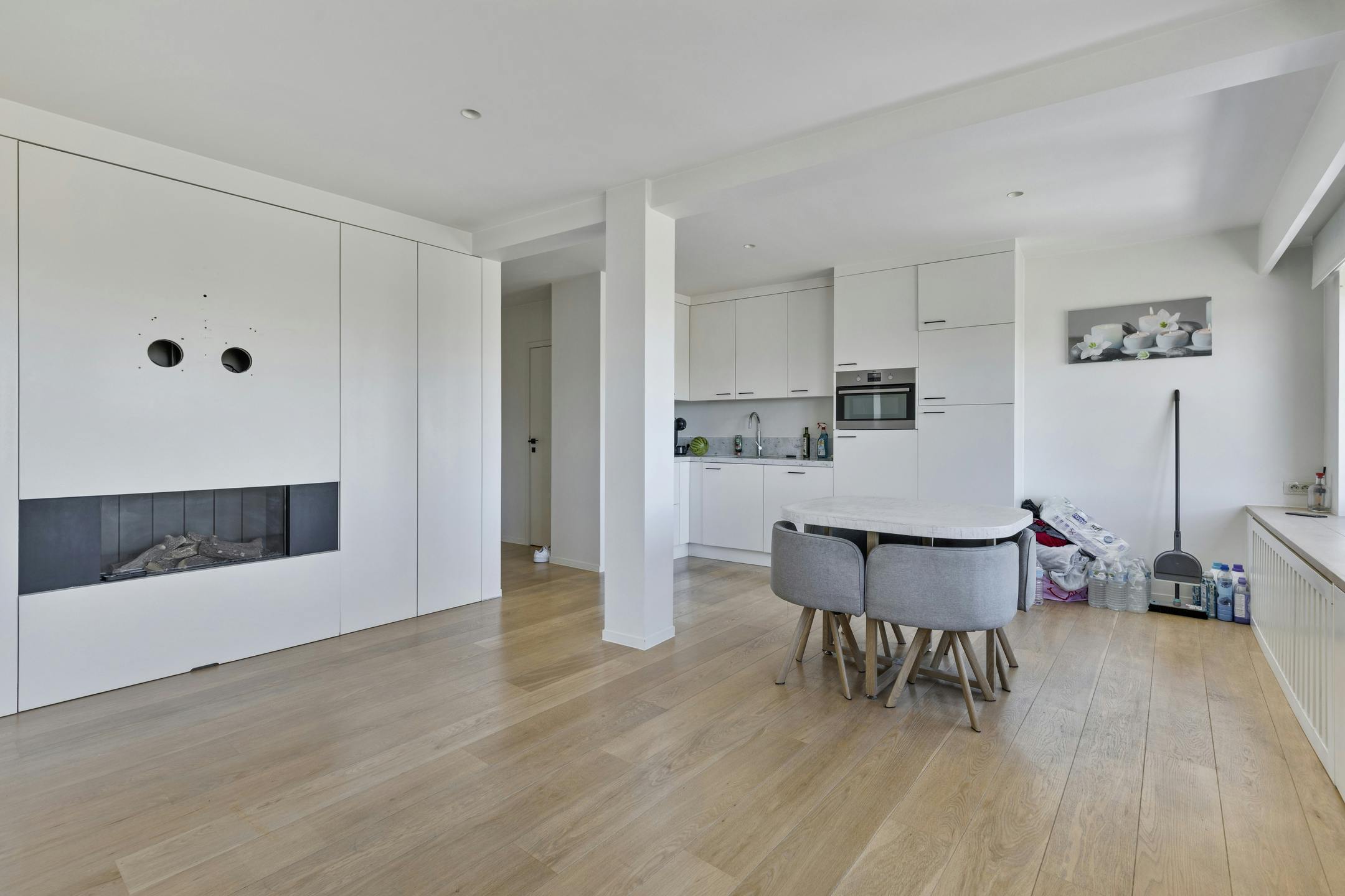 Instapklaar twee slaapkamer appartement te koop in Zeebrugge foto 3