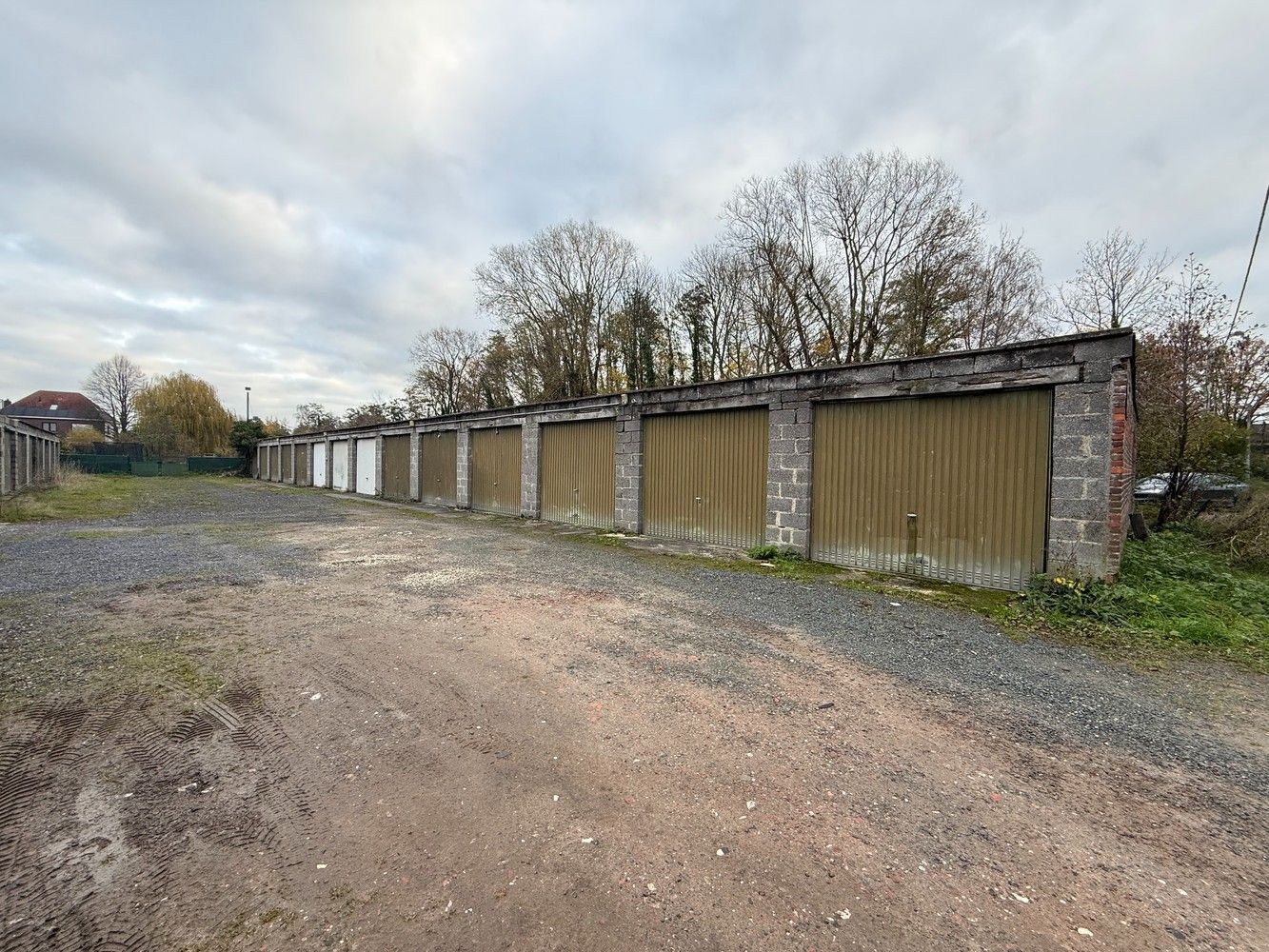 30 GARAGES VLAK BIJ HET CENTRUM VAN MECHELEN foto {{pictureIndex}}