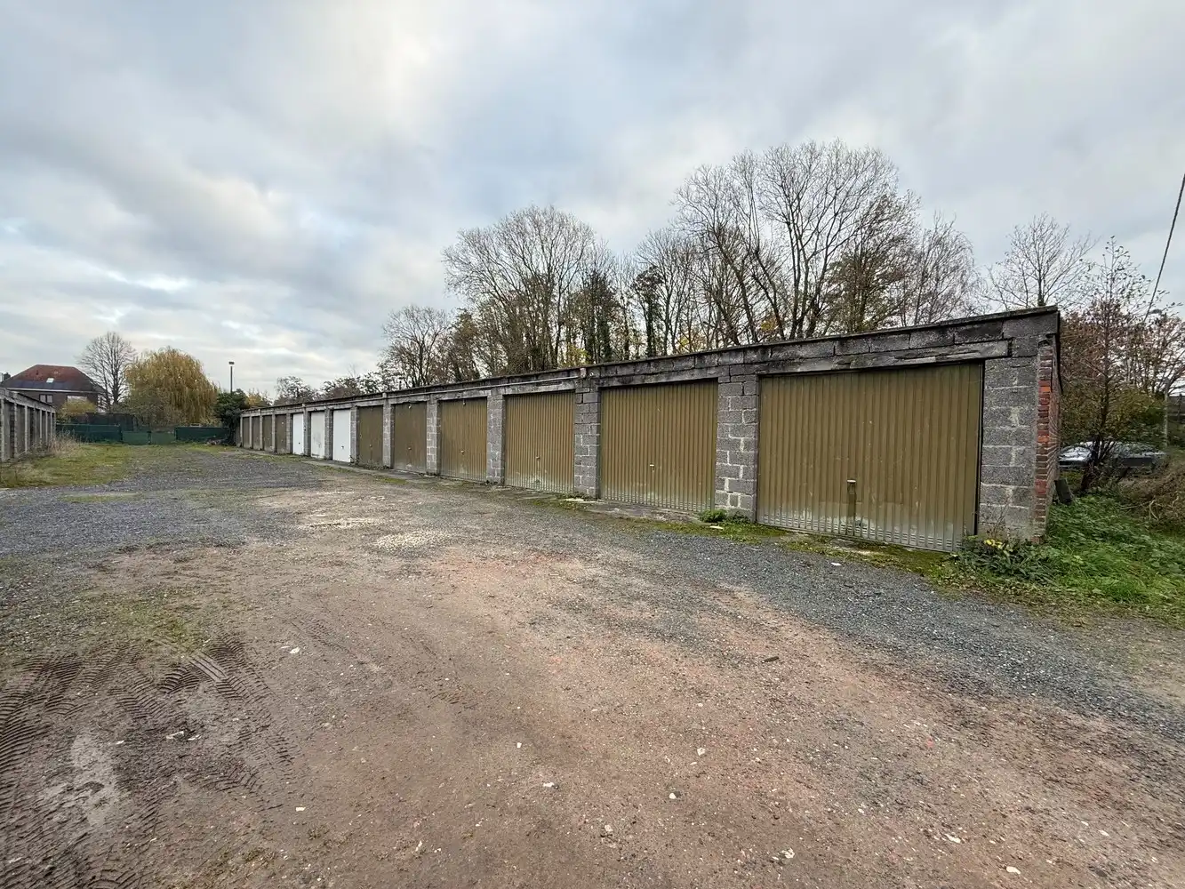 30 GARAGES VLAK BIJ HET CENTRUM VAN MECHELEN foto {{pictureIndex}}