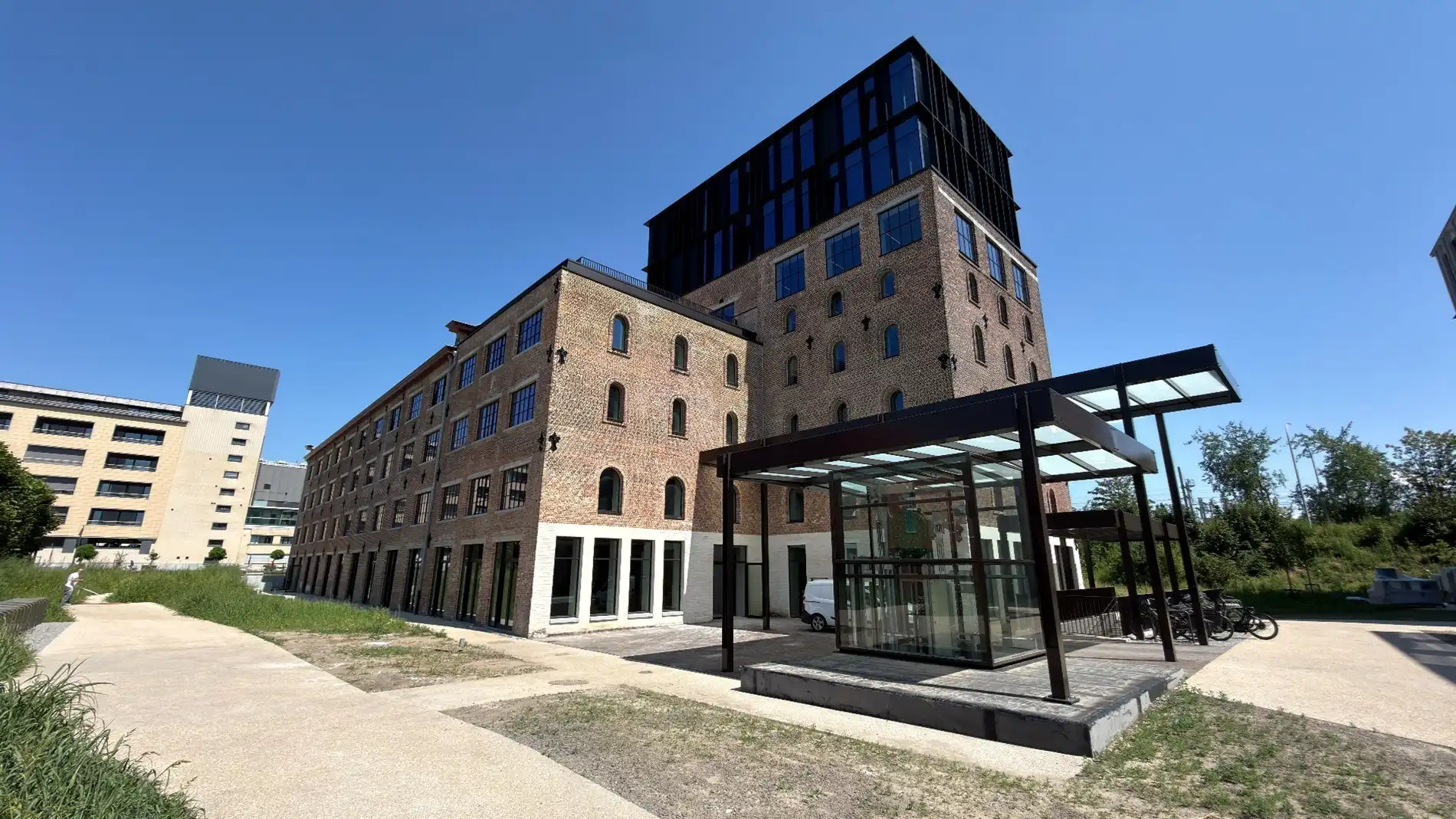 Nieuwbouw kantoren te huur in gebouw Innovation te Mechelen foto {{pictureIndex}}