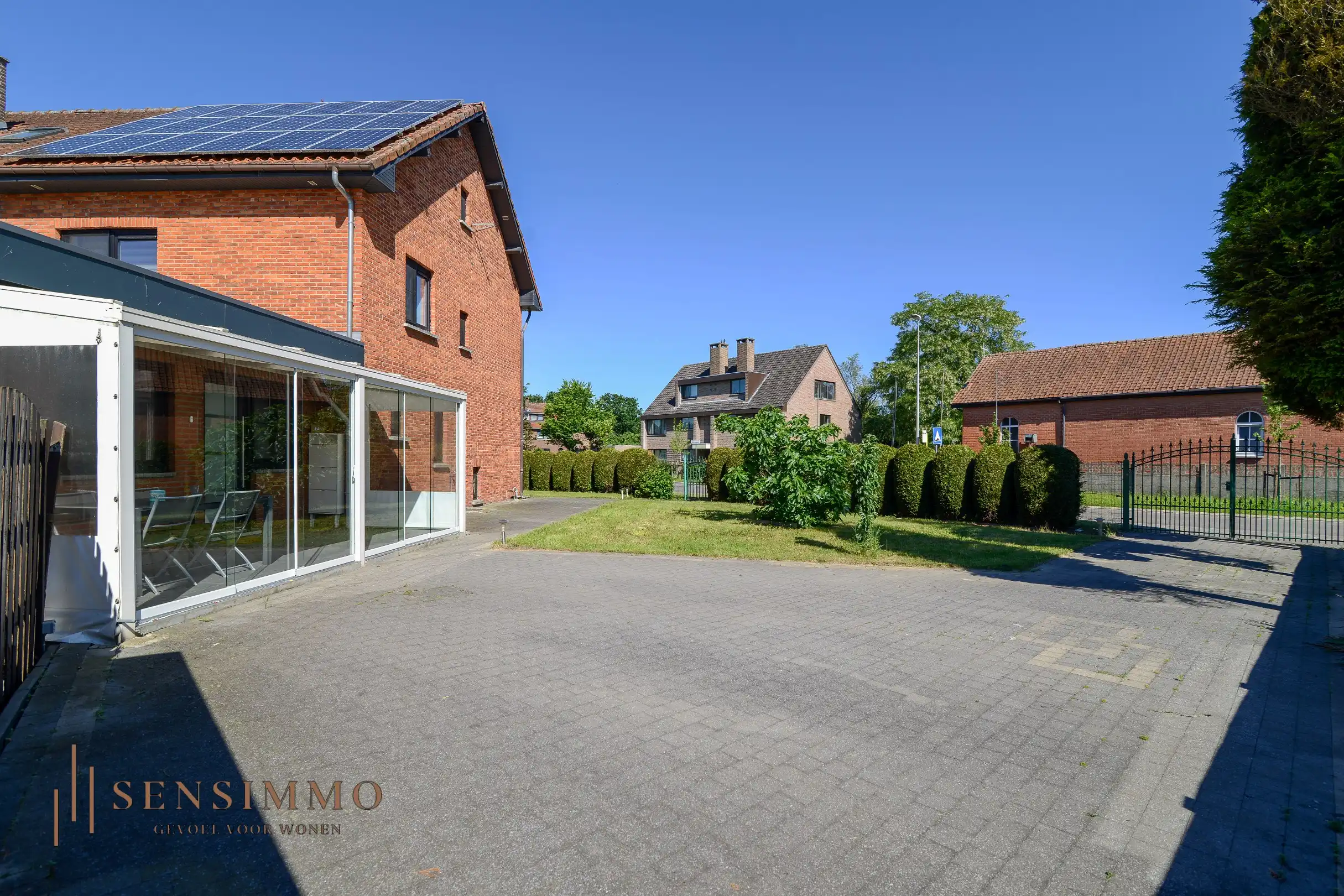 Gerenoveerde 4 slaapkamer woning met zonneanepelen en verzorgde tuin foto 18