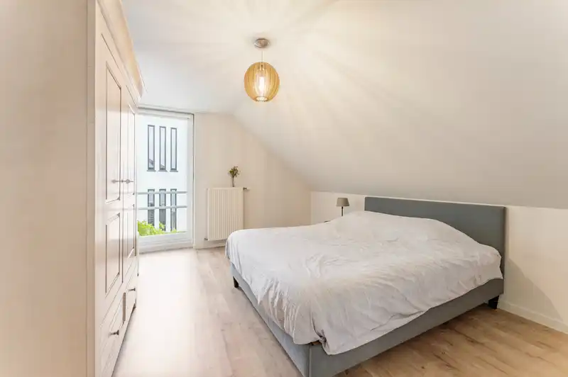 Roeselare-Gits. Opportuniteit aan de Bruggesteenweg gelegen. RUIME LUXE VILLA MET KANTOOR & MAGAZIJN , 4 slaapkamers, uiterst commercieel en zichtbaar. Recent vernieuwd ! foto 17