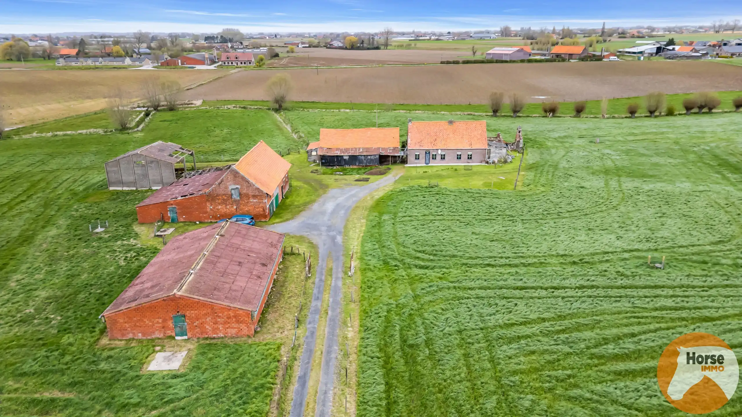 HOOGLEDE - Uitzonderlijke hoevesite op 4 ha in groene vallei foto 2