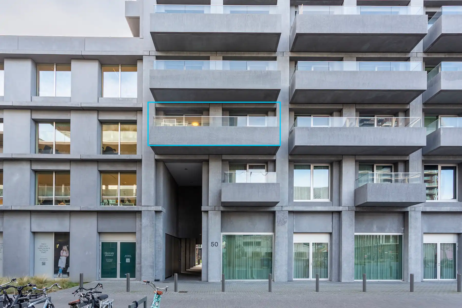 Bemeubeld 2-slpk appartement met terras op het Nieuw-Zuid foto 2