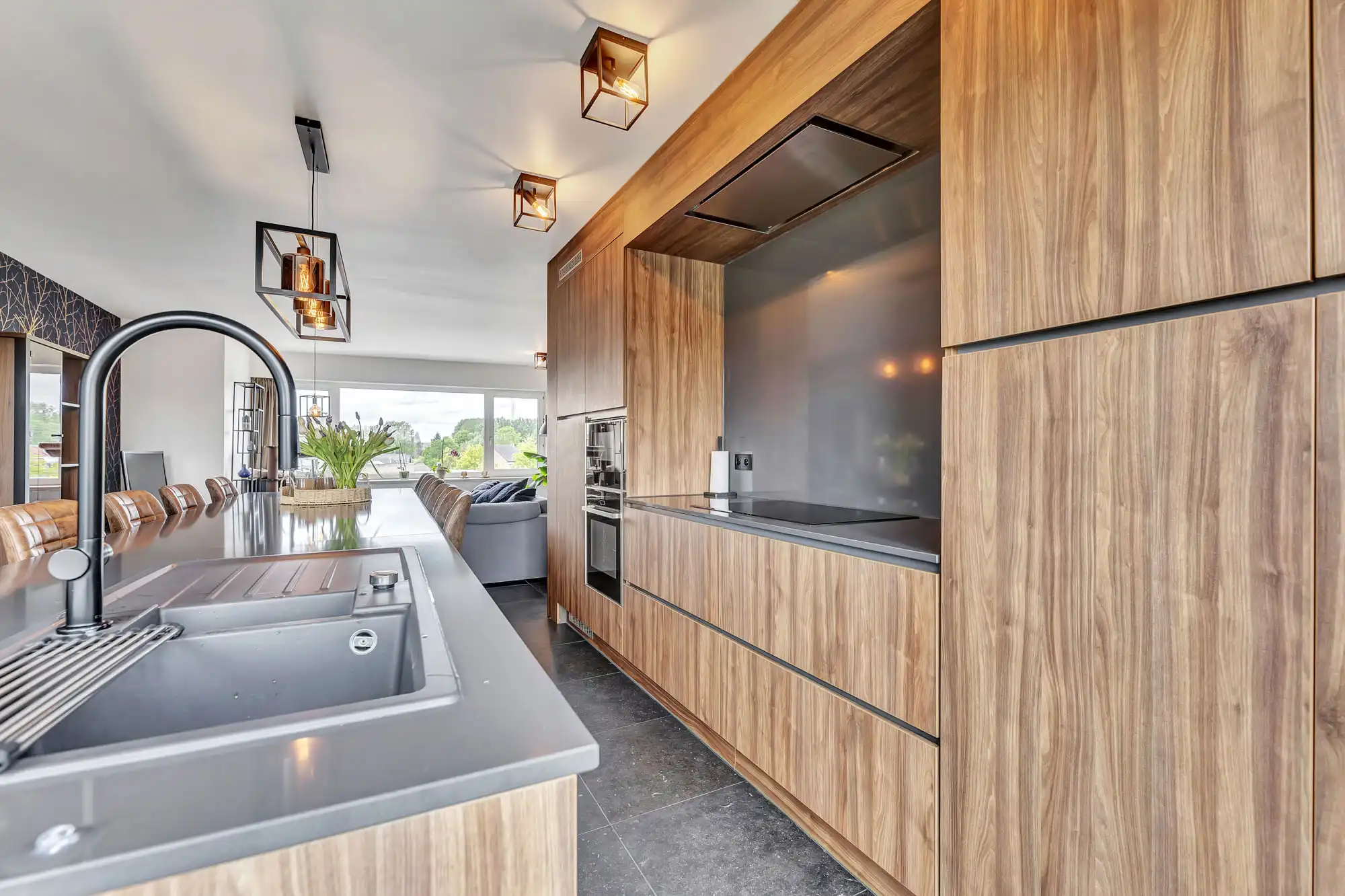 Gerenoveerd penthouse te koop met ruim terras foto 7