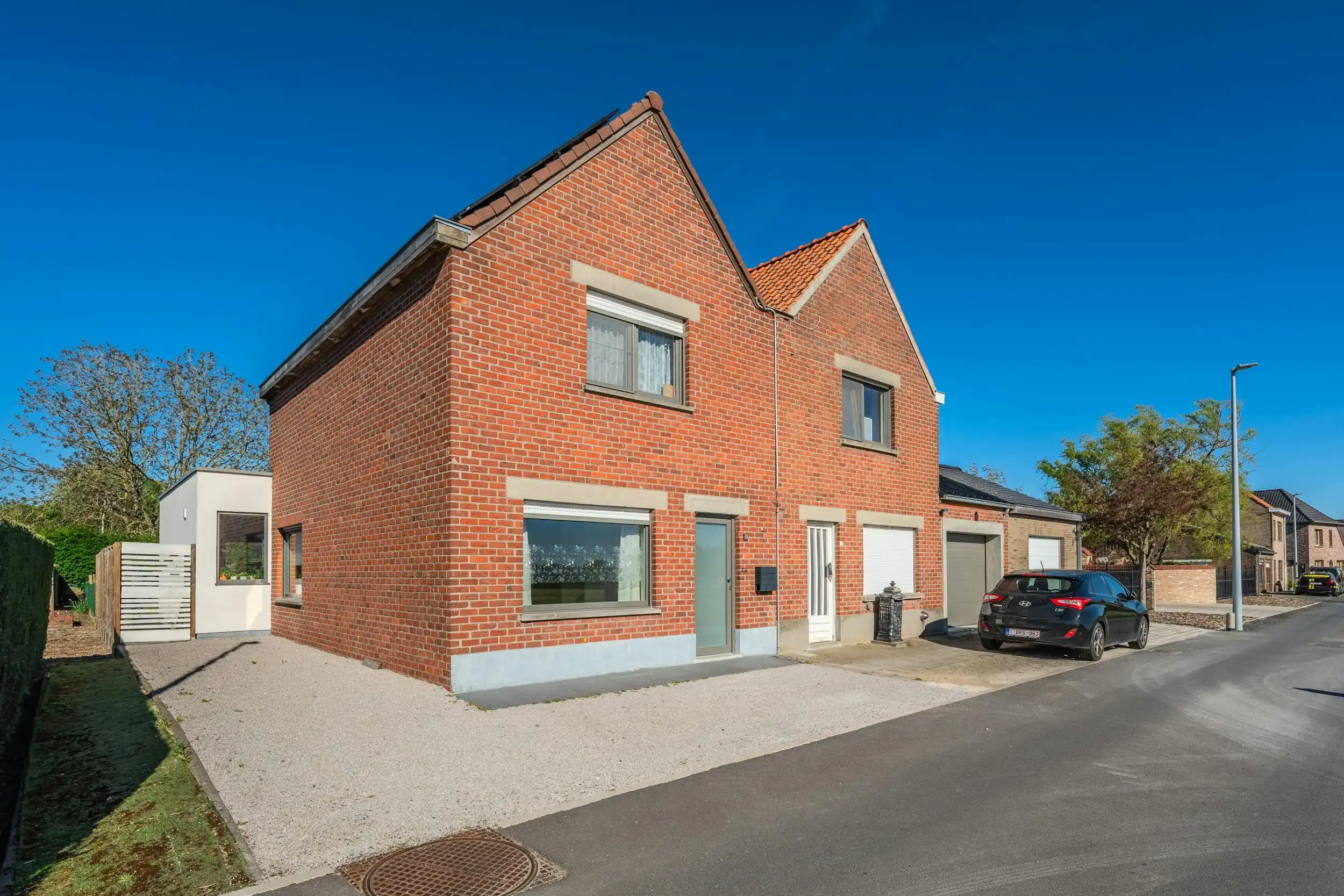 Instapklare halfopen bebouwing (2017) met zonovergoten tuin in Geluveld foto 21