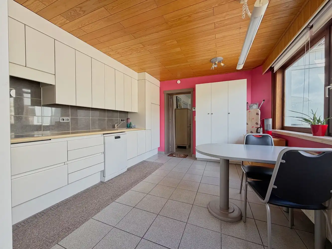 Heel ruime gezinswoning (6 slpks) met tuin + grote garage foto 6