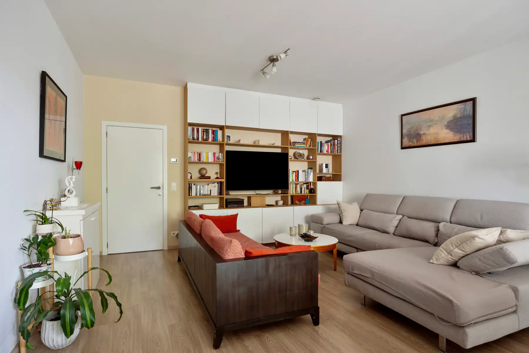 Appartement met 3 slaapkamers, 2 badkamers en staanplaats foto 4
