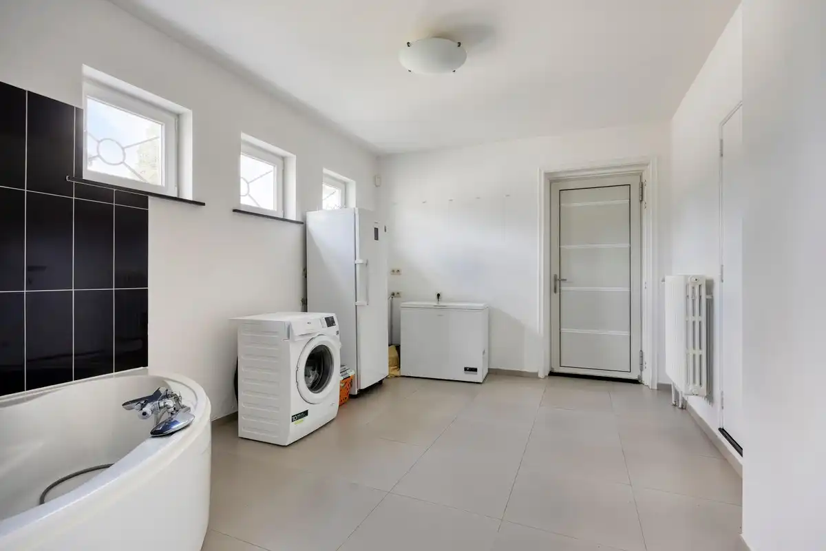 Instapklare gezinswoning met 5 slaapkamers op 16a 50ca in residentiële villawijk Henegauwberg foto 11