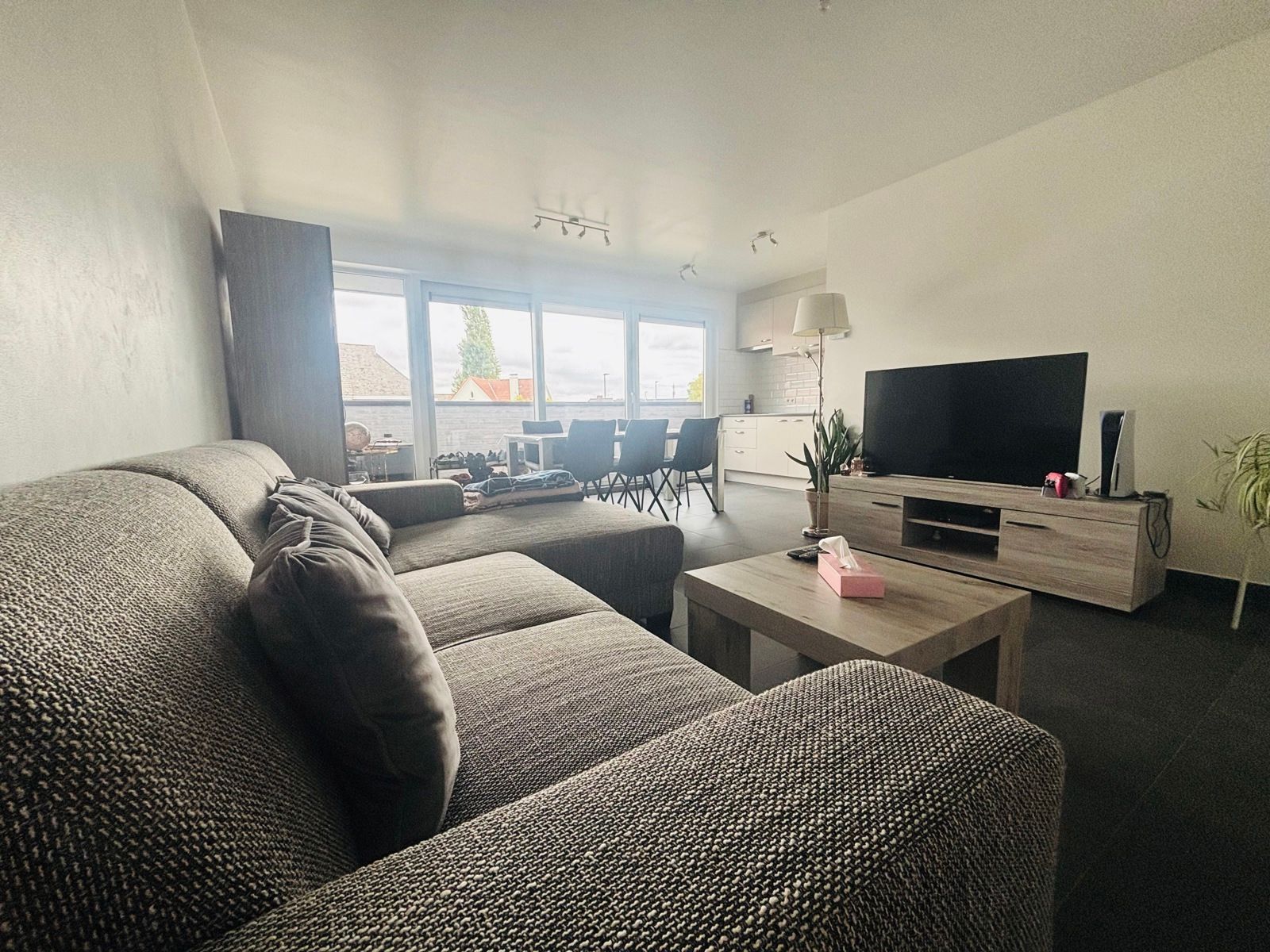 Verzorgd 1-slpk appartement met balkon en parking te huur. foto 7