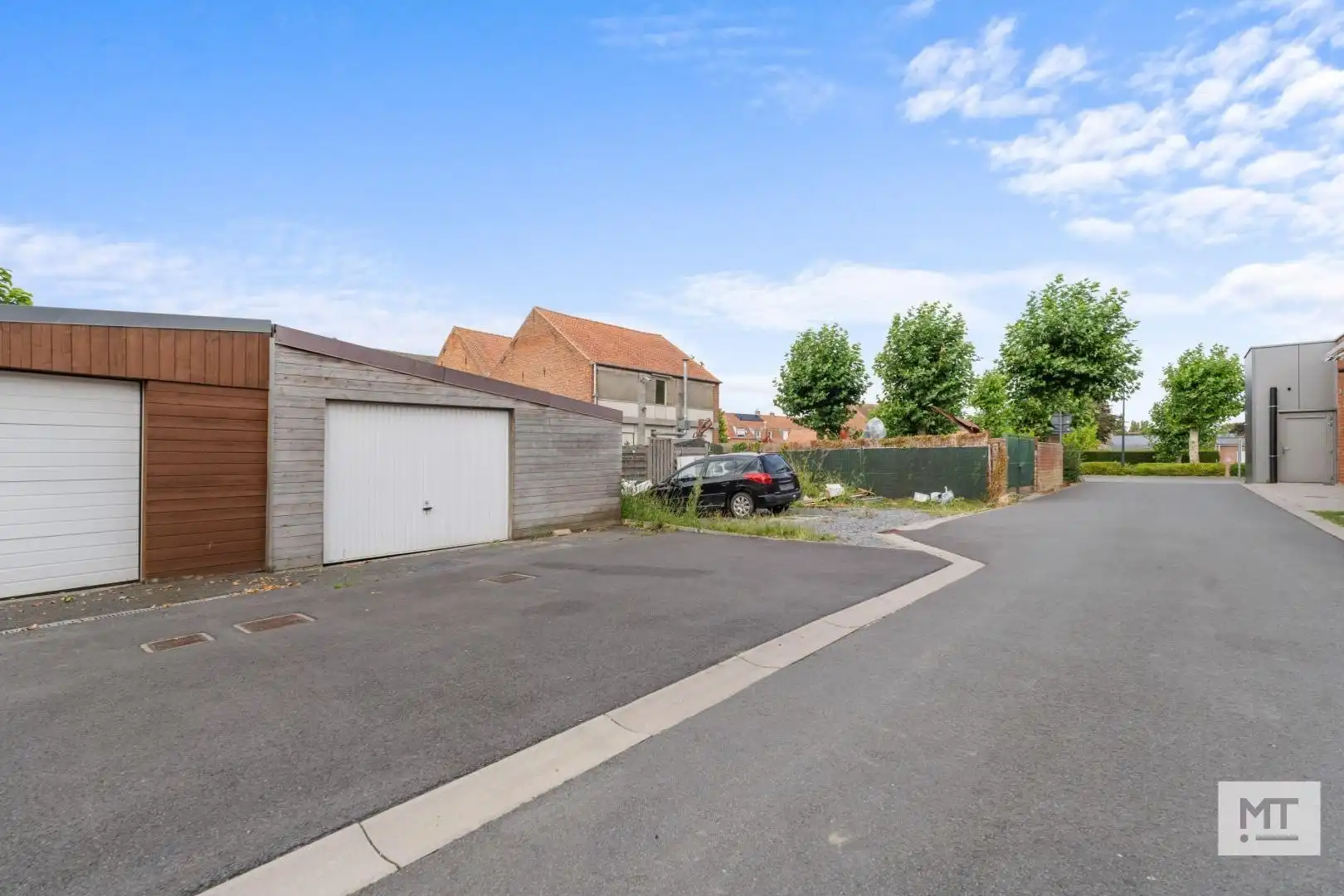 Bijzonder ruime woning met opslagruimte, dubbele garage en uitweg in centrum Langemark foto 20