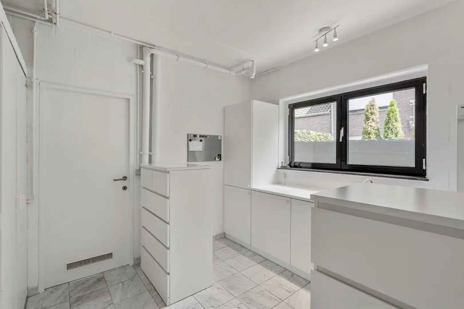 Moderne architectenwoning met mooie tuin en zwembad, 5 slaapkamers in Hasselt, OB op 8a12ca in doodlopende straat foto 45