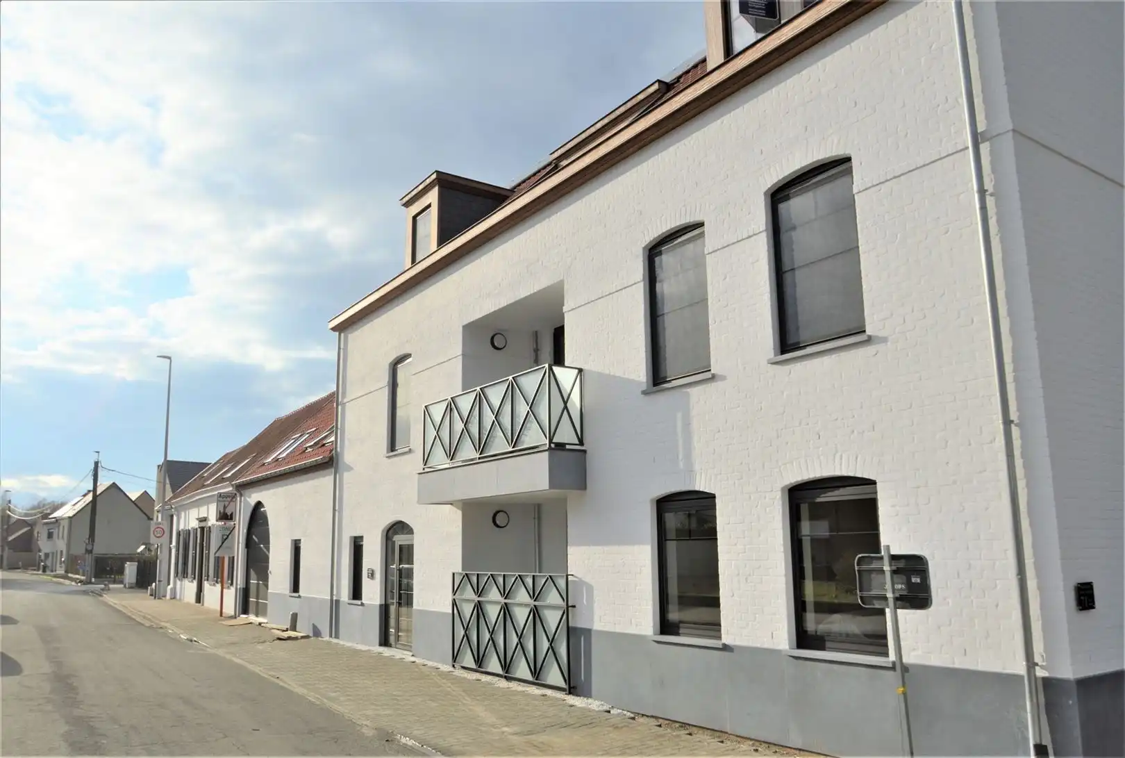 Prachtig nieuwbouw appartement op eerste verdieping in centrum   foto {{pictureIndex}}