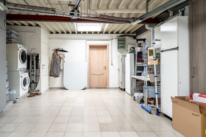 Woning met handelsruimte, 2 garages, 2 slaapkamers foto 22