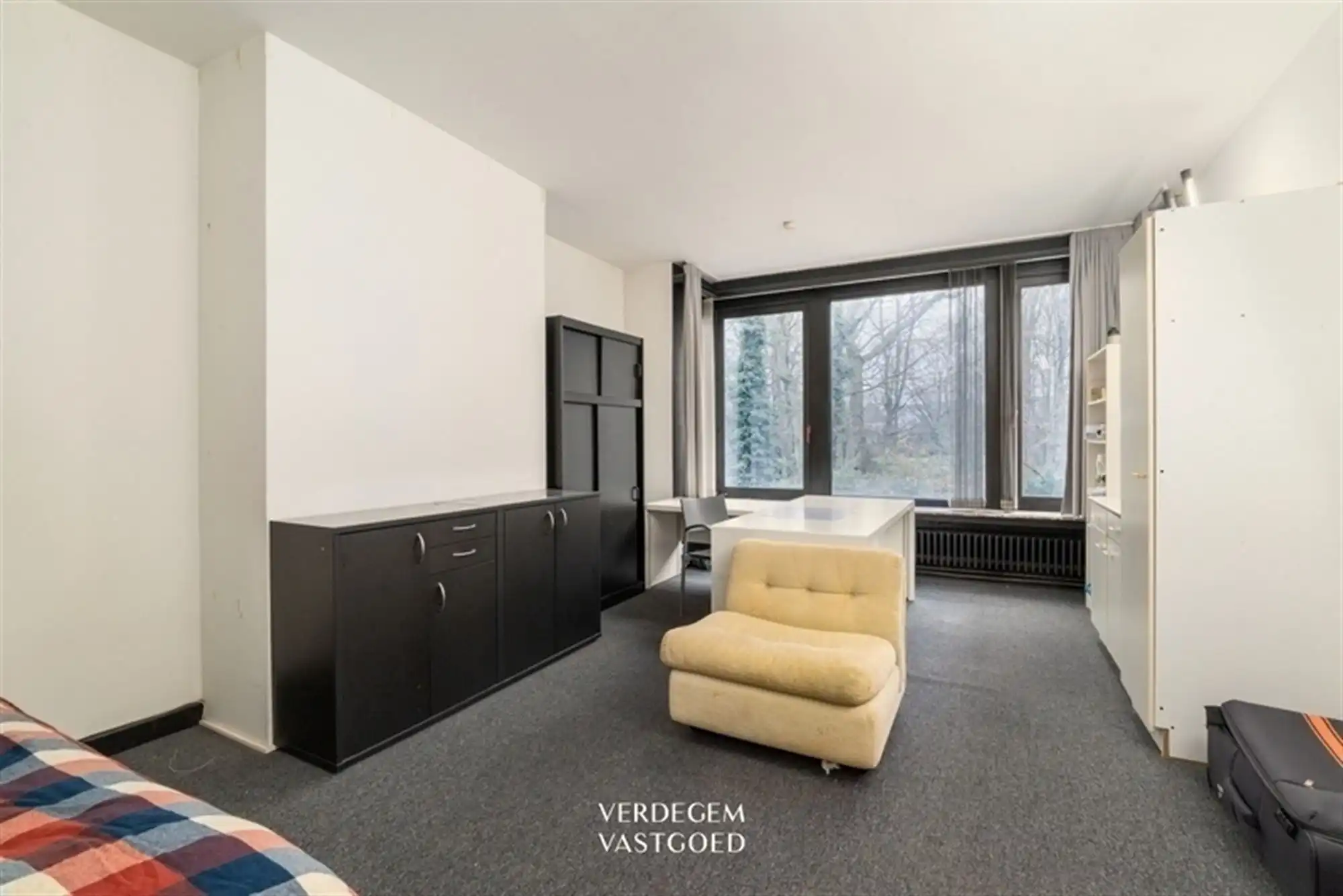 Architecturale woning met meerdere slaapkamers, garage en prachtige tuin foto 5