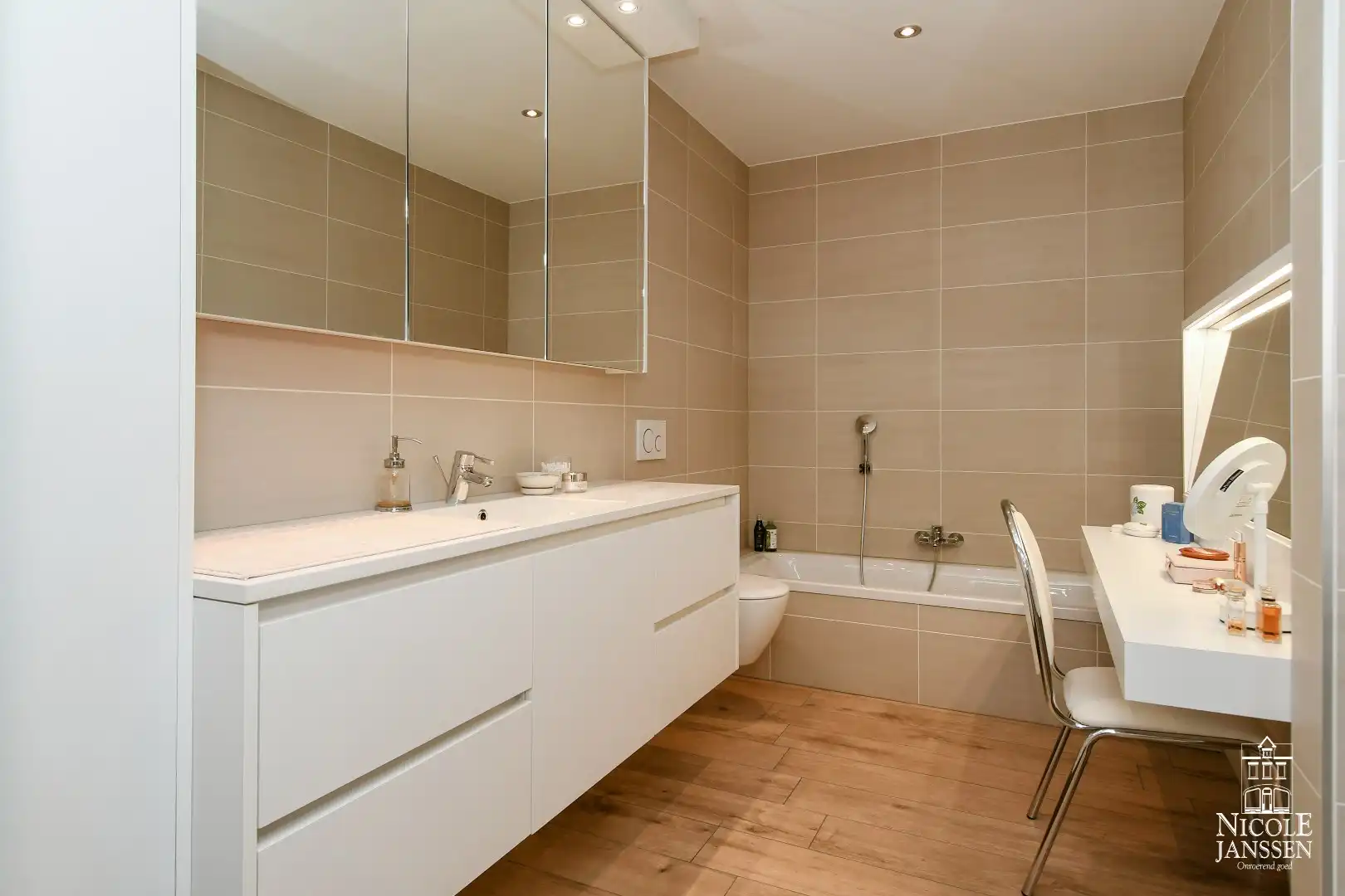 Royaal penthouse met twee slaapkamers, twee terrassen en drie autostandplaatsen foto 17