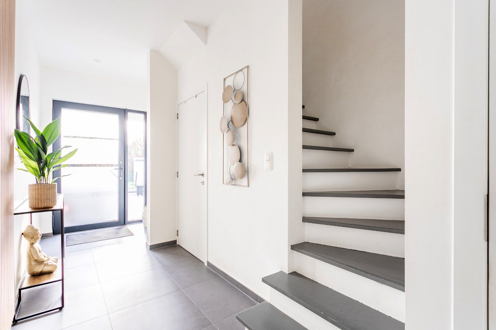 Instapklare woning met 4 slpk, tuin en parking foto 3